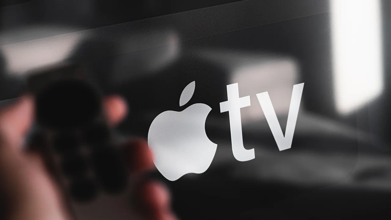 Família escolhendo conteúdo em uma plataforma de streaming