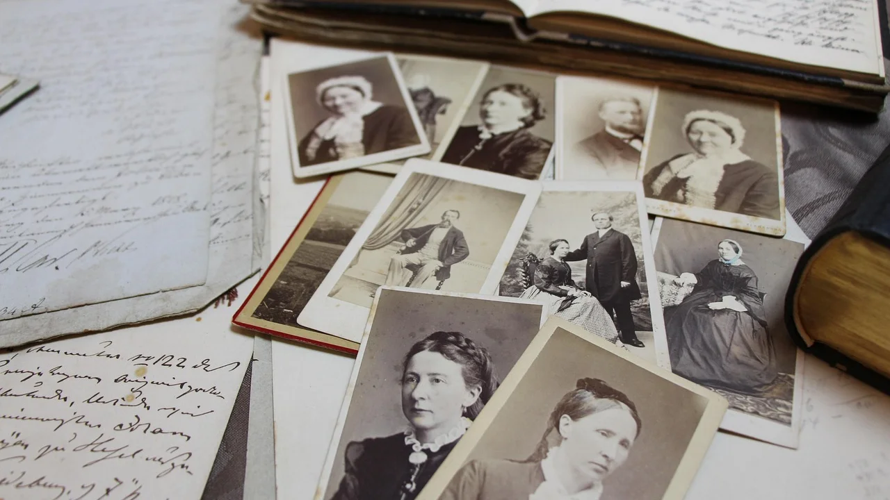 Documentos pessoais organizados para atualização cadastral.
