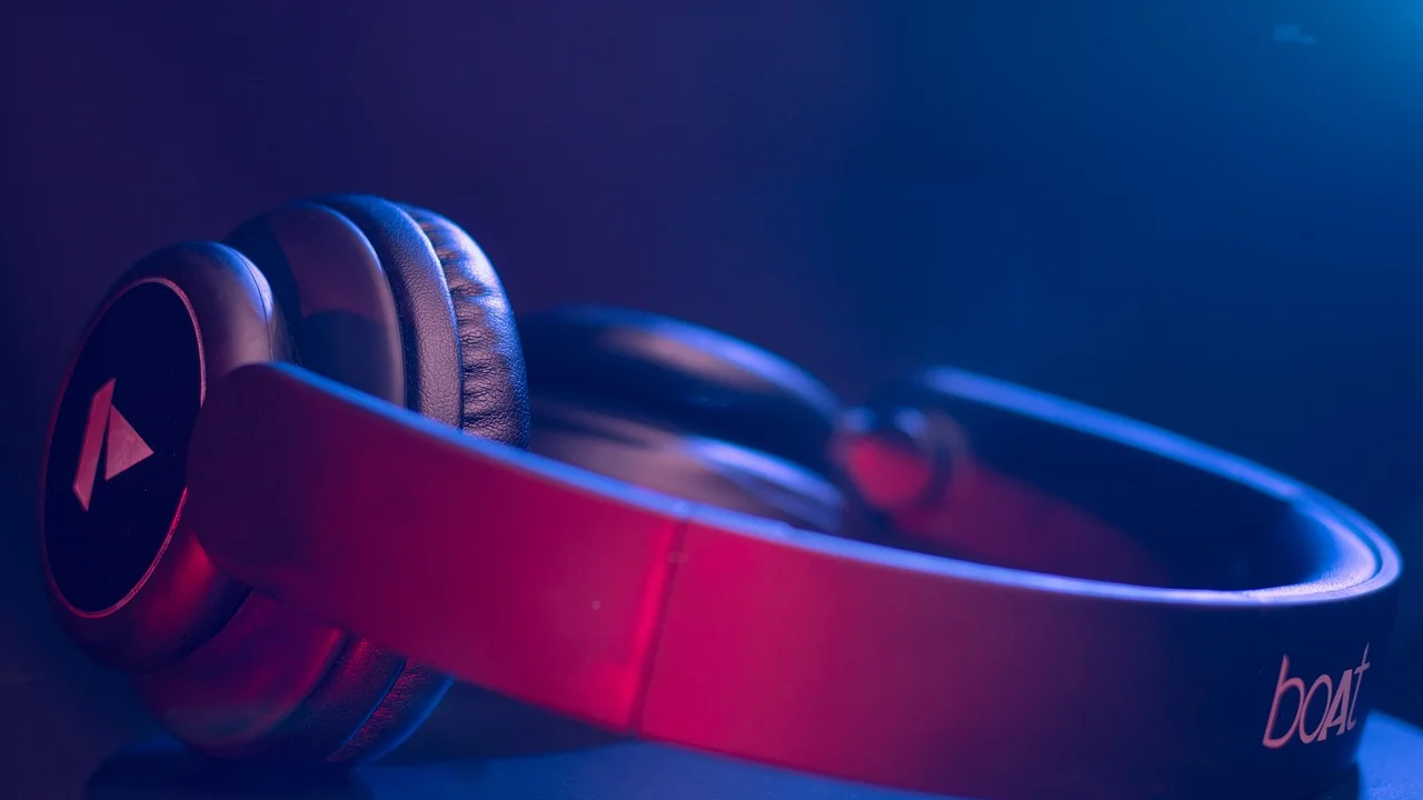 Usuário seleciona um fone Bluetooth na lista de dispositivos