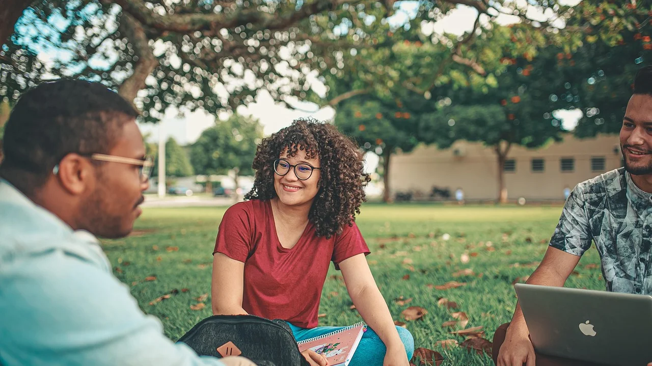 Anotações ajudam a comparar notas e critérios de cursos