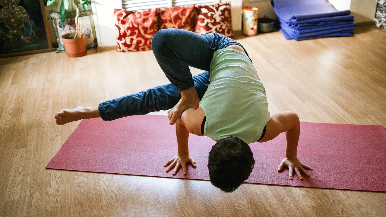 Uso de cadeira firme como apoio para exercícios