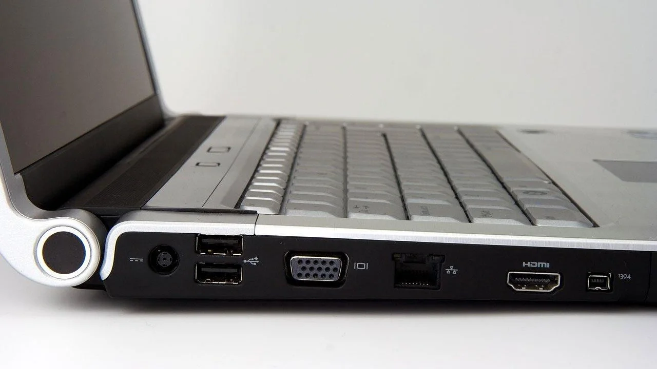 Tela de criação de mídia do Windows em computador