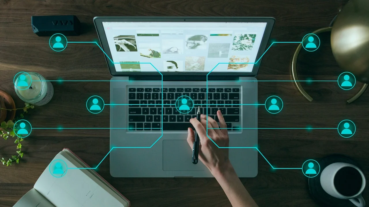 Notebook conectado a uma rede Wi-Fi doméstica
