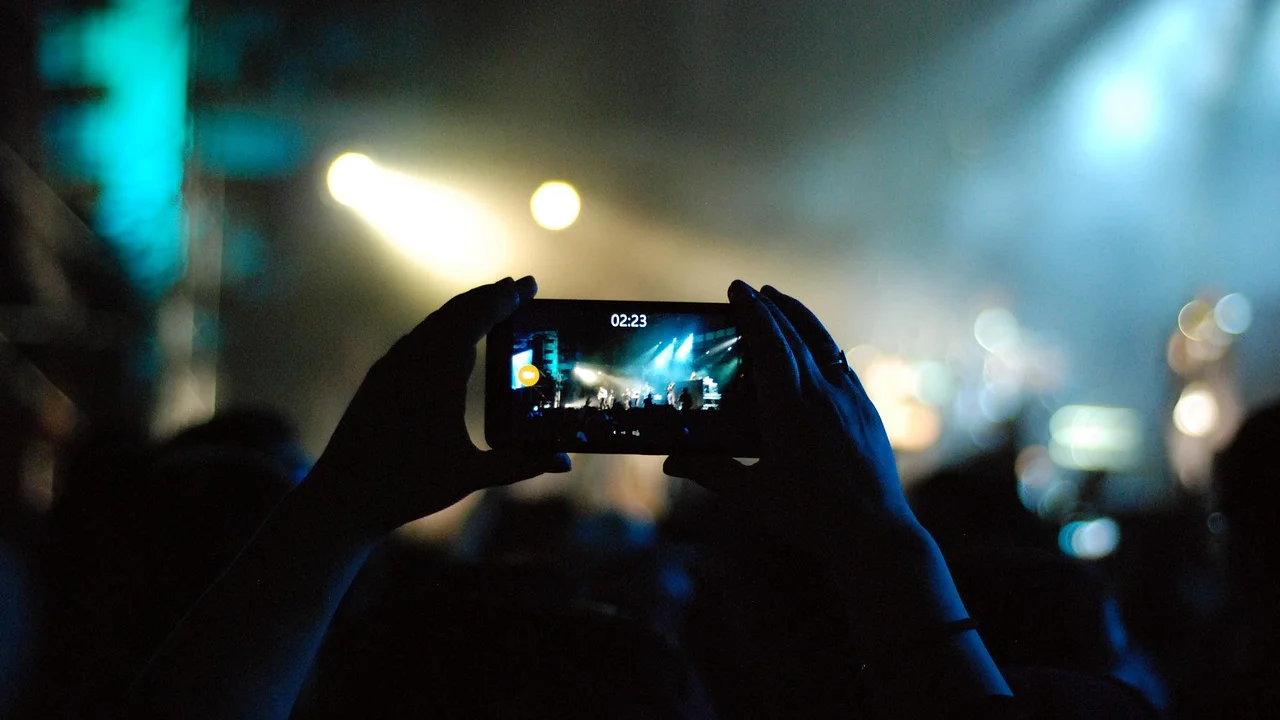 Celular exibindo opções para reduzir a qualidade de um vídeo