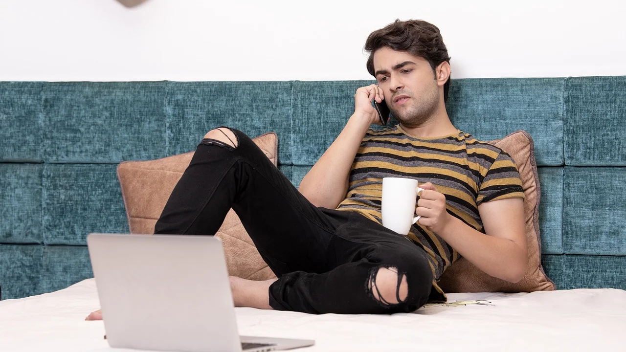 Despertador físico ajuda a manter o celular fora do alcance.