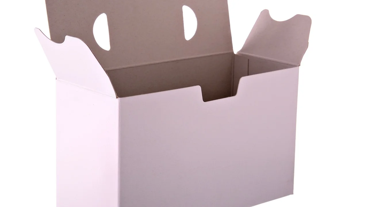Encomenda internacional sendo preparada para envio ao Brasil.