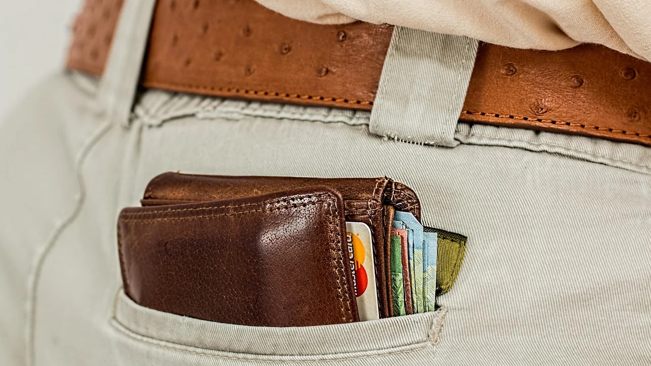 Cartão bancário bloqueado temporariamente no aplicativo.