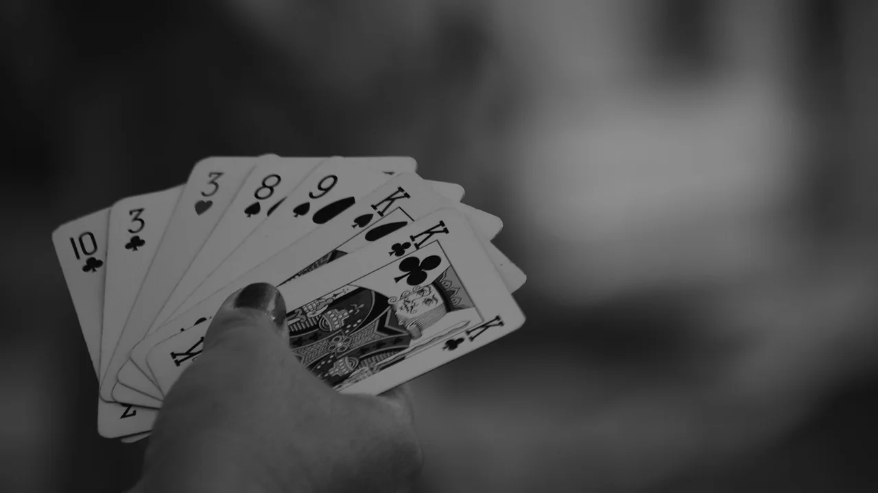 Jogador avaliando a página de uma experiência antes de entrar