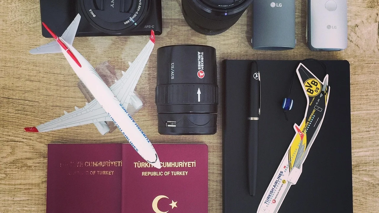 Notebook aberto com ícone de modo avião nas configurações rápidas