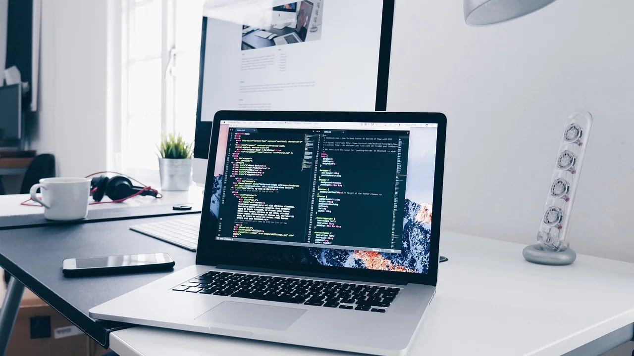Monitor externo ajustado para uma postura mais confortável