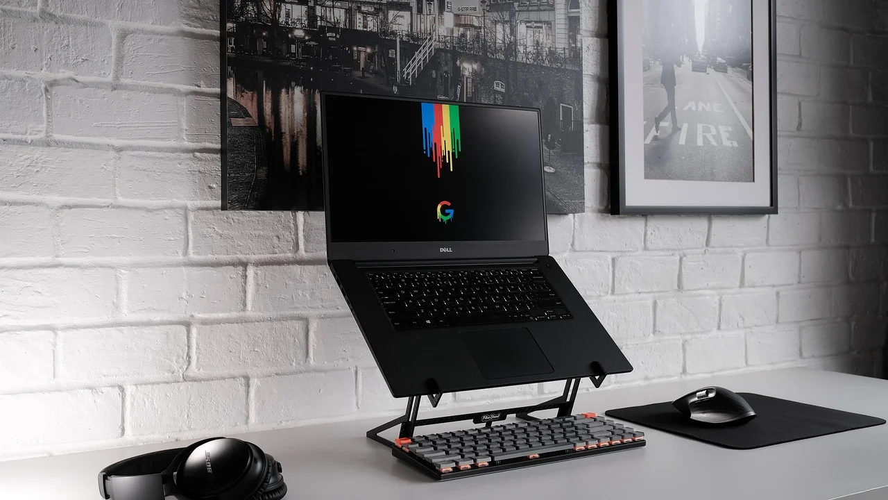 Suporte dobrável mantém o notebook estável e ventilado
