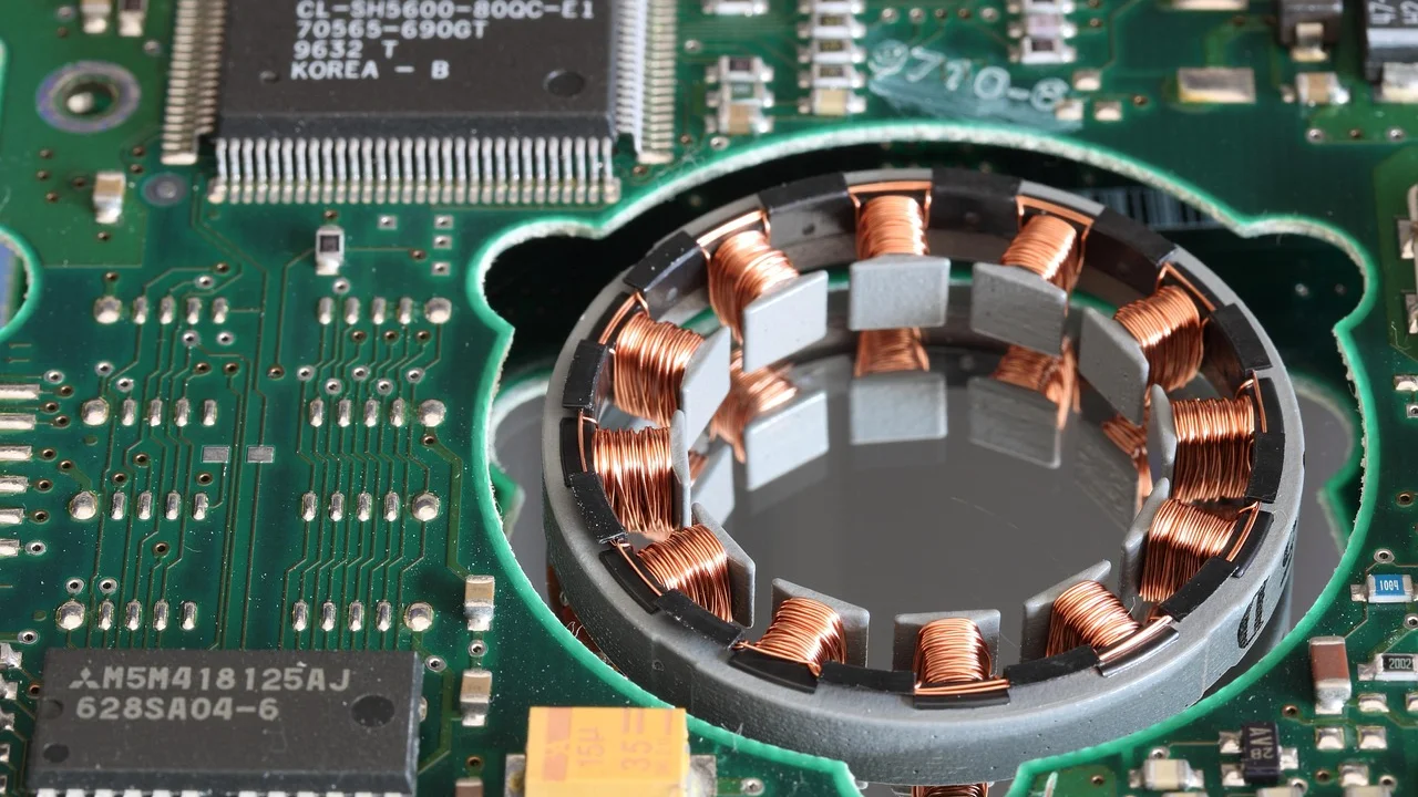 SSD e HD usados para armazenamento de dados em computador