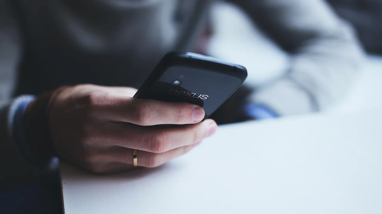 Conversa digital protegida por configurações de privacidade