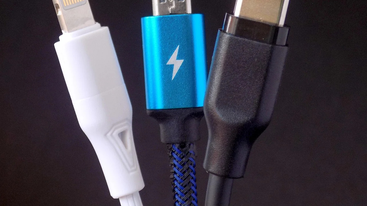 Hub USB com leitor de cartões e saída HDMI
