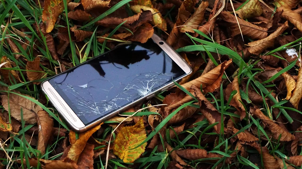 Cartão SIM e smartphone representam a proteção da linha.