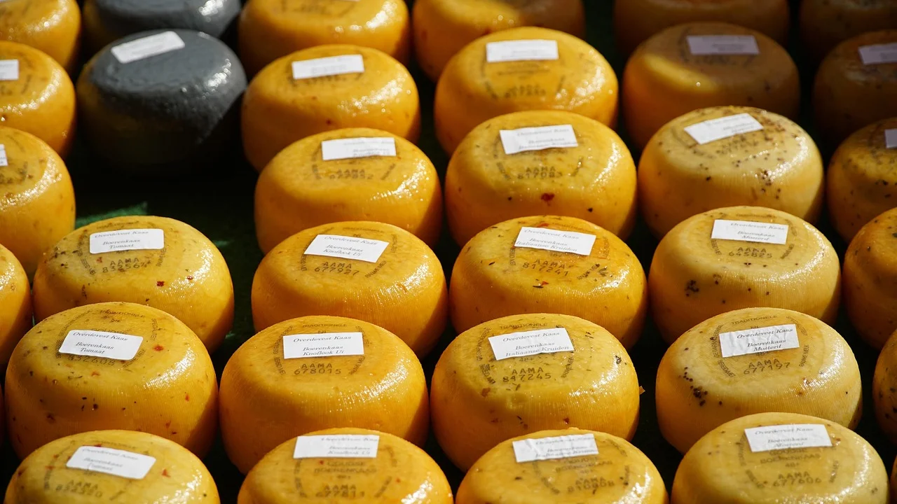 Rótulo de alimento com data de validade destacada na embalagem.