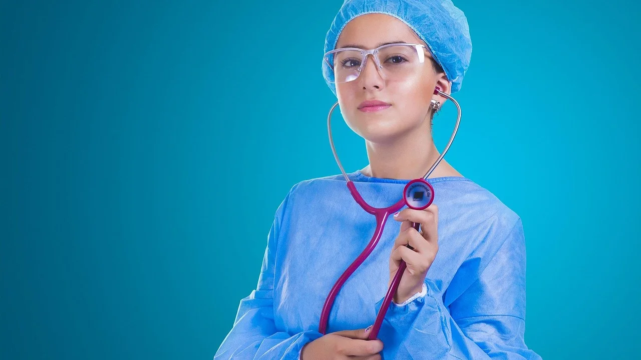 Receituário médico com espaço para identificação profissional.
