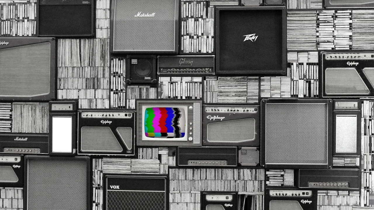 Conexões HDMI em uma televisão compatível com imagem 4K
