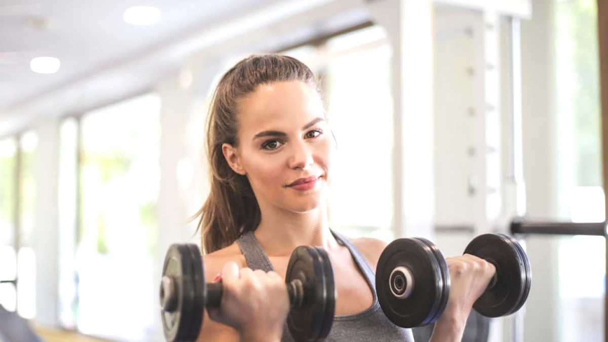 exercicios-de-biceps-com-halteres - Image 3